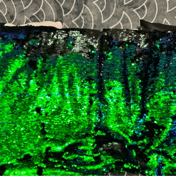 Body pillow- sequin blue and green that change to black - Picture 4 of 7